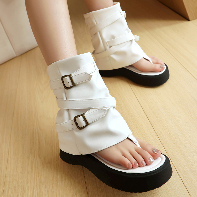 Roman Sandals with Platform Heel and Metal Decoration - Image 4